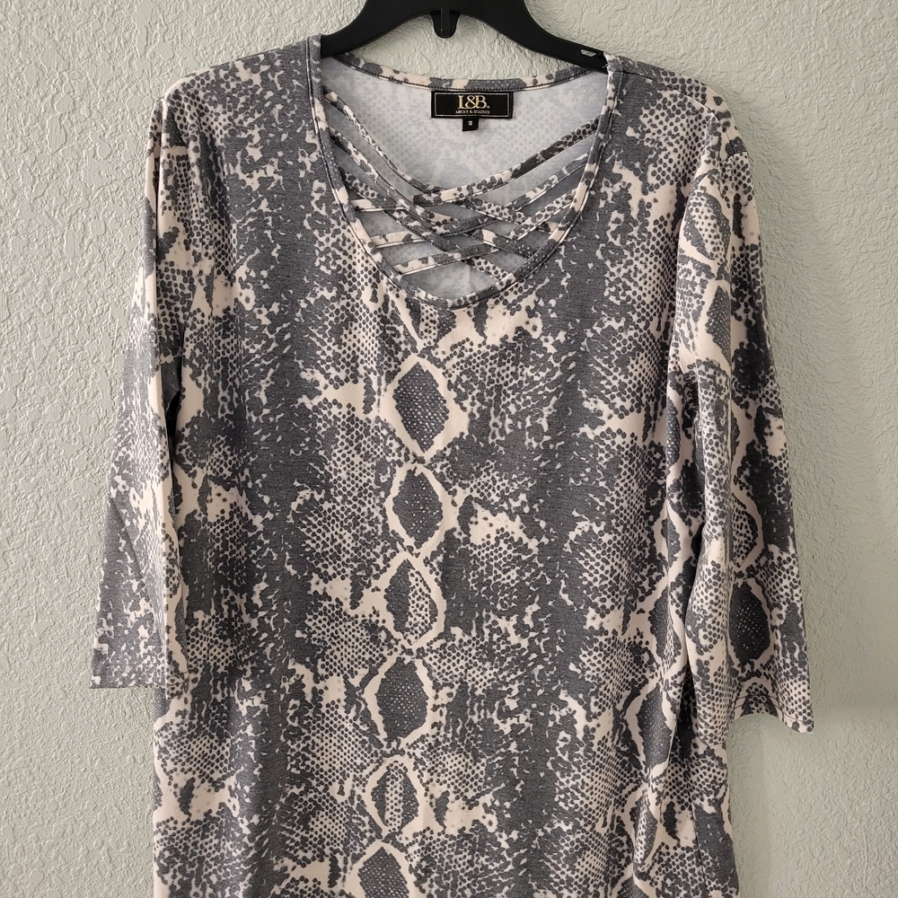 L&B Gray and Cream Snake Print Women's Blouse